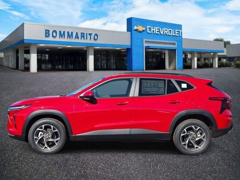 New 2026 Chevrolet Trax LT w/ Driver Confidence Package FWD image 2