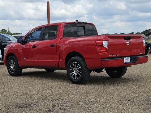 Used 2022 Nissan Titan SV RWD image 7
