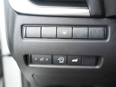 Used 2025 Nissan Rogue SV FWD image 34