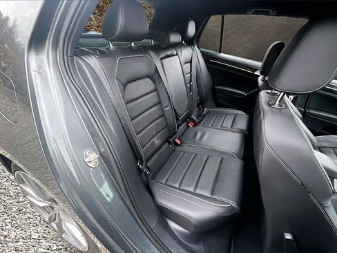 Used 2019 Volkswagen Golf R 4-Door image 23