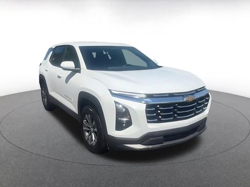 Used 2025 Chevrolet Equinox LT image 3