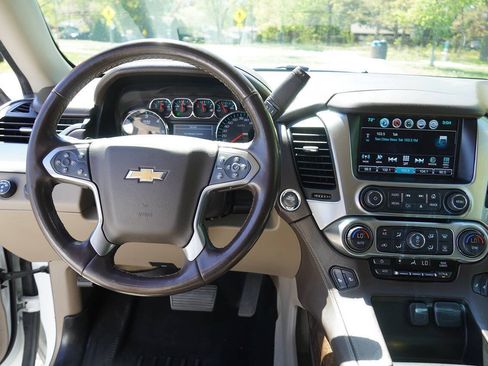 Used 2019 Chevrolet Suburban LT AWD/4WD image 19