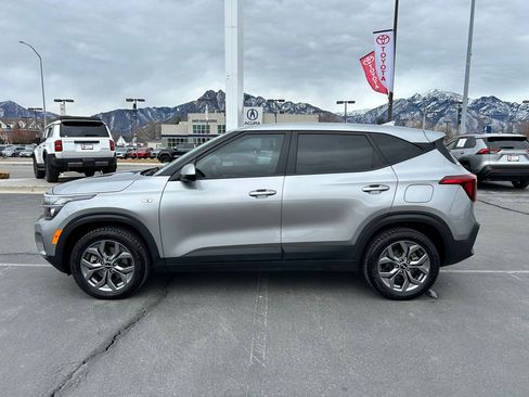 Used 2024 Kia Seltos LX image 2