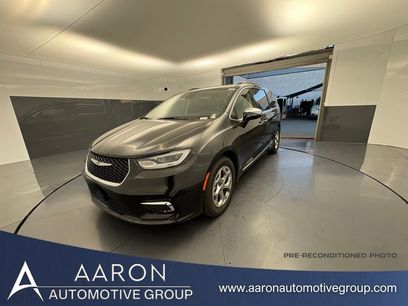 Used 2023 Chrysler Pacifica Limited