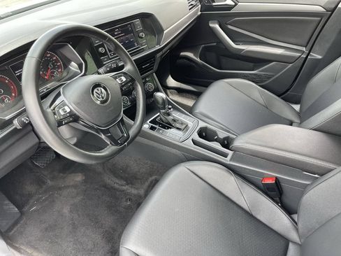 Used 2019 Volkswagen Jetta SE w/ Cold Weather Package FWD image 17