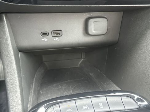 Used 2024 Buick Encore GX Avenir AWD/4WD image 22
