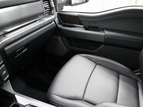 Used 2025 Ford F350 Lariat w/ Black Appearance Package image 32