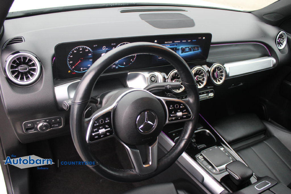 Used 2023 Mercedes-Benz GLB 250 4MATIC w/ Premium Package image 11