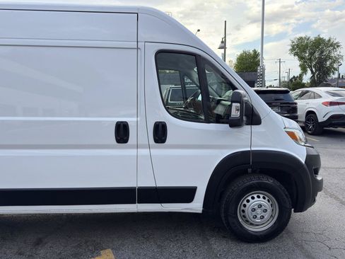 Used 2025 RAM ProMaster 2500 w/ Convenience Group FWD image 8