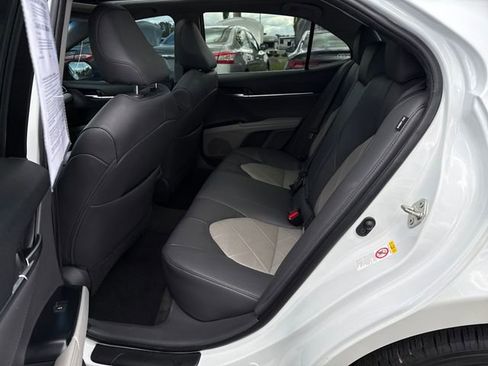 Used 2018 Toyota Camry XLE FWD image 14