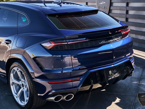 Used 2026 Lamborghini Urus SE AWD/4WD image 9