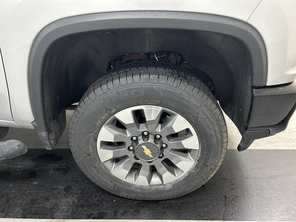Used 2022 Chevrolet Silverado 2500 Custom w/ Custom Value Package AWD/4WD image 8