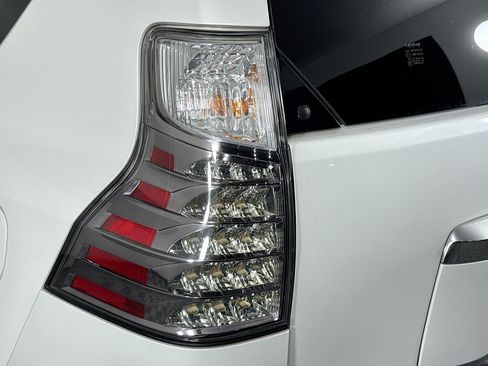 Used 2020 Lexus GX 460 Premium w/ Premium Package AWD/4WD image 34