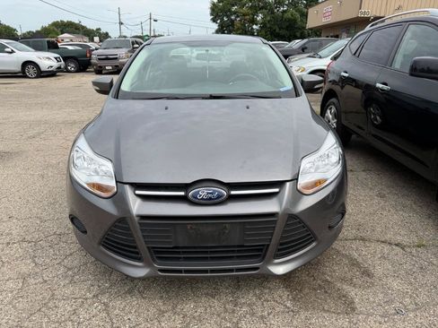 Used 2013 Ford Focus SE w/ SE Winter Pkg FWD image 2