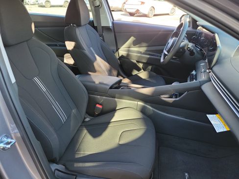 New 2025 Hyundai Elantra SEL image 17