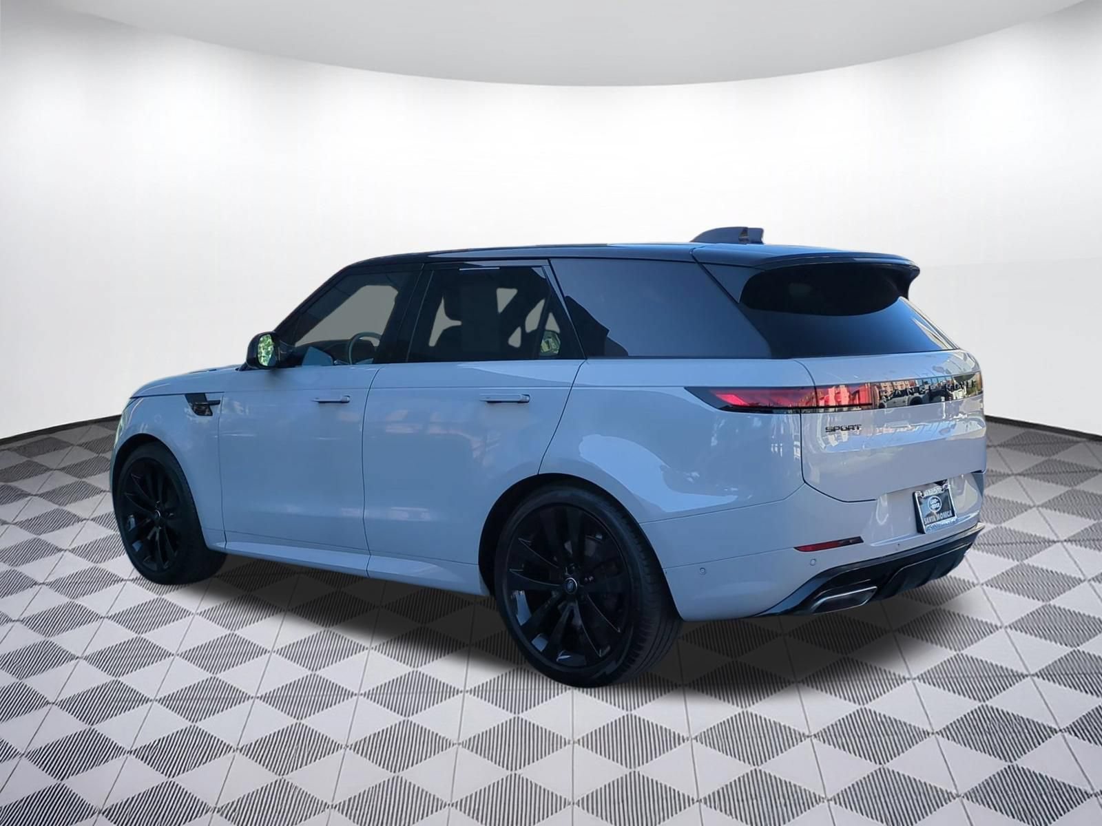 Used 2024 Land Rover Range Rover Sport Dynamic SE AWD/4WD image 3