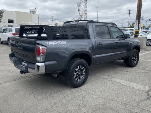 Used 2022 Toyota Tacoma TRD Off-Road AWD/4WD image 9