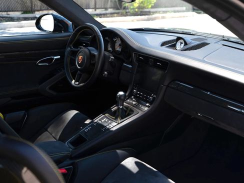 Used 2018 Porsche 911 GT3 RWD image 19