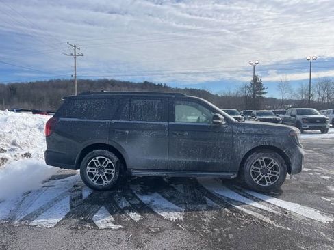 Used 2025 Ford Expedition Active image 4