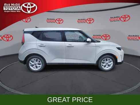 Used 2024 Kia Soul LX w/ Option Group 015 FWD image 9