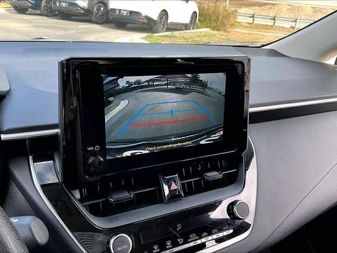 Used 2025 Toyota Corolla LE image 27