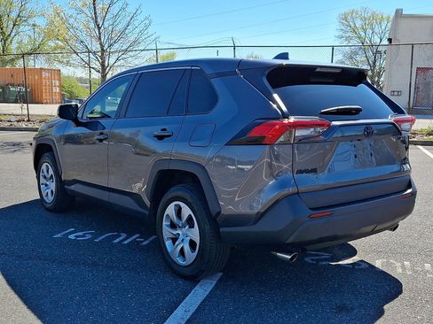 Used 2022 Toyota RAV4 LE image 4