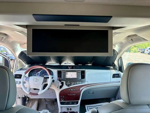 Used 2013 Toyota Sienna Limited w/ Premium Pkg FWD image 32