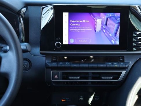 Used 2025 Toyota Camry LE image 27