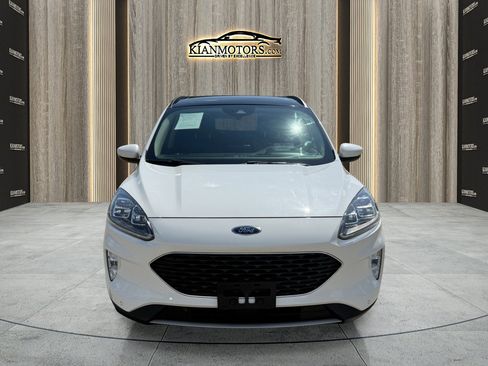 Used 2020 Ford Escape Titanium image 5