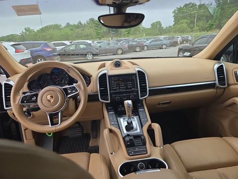 Used 2016 Porsche Cayenne AWD/4WD image 8