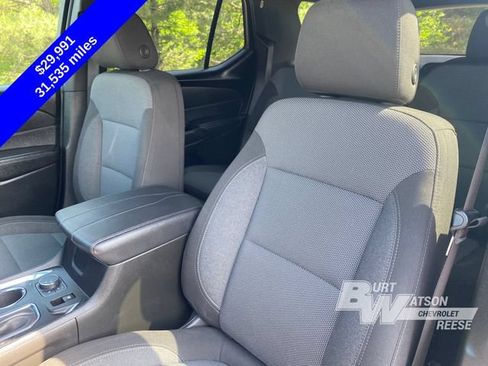 Used 2023 Chevrolet Traverse LT FWD image 11