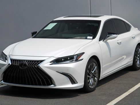 Used 2024 Lexus ES 300h w/ Accessory Package (Z2) FWD image 52