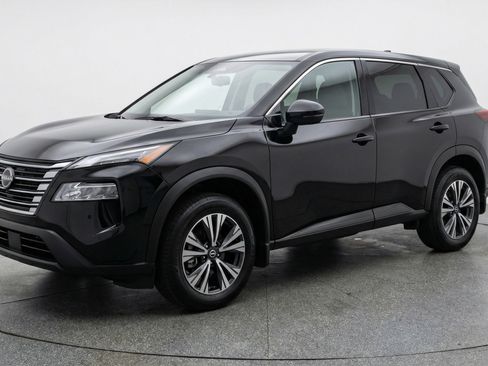 Used 2025 Nissan Rogue SV image 3