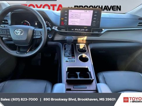 Used 2023 Toyota Sienna LE image 13