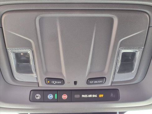 Used 2022 Chevrolet Silverado 1500 Custom image 17