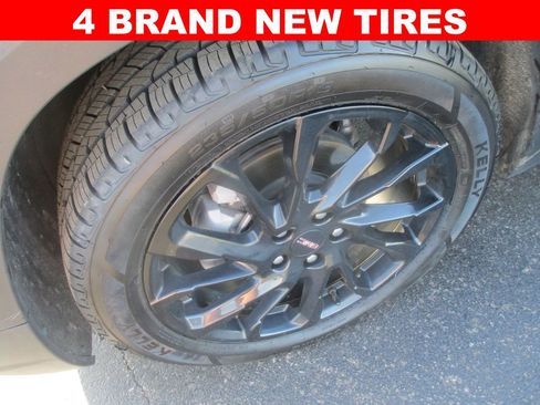 Used 2024 GMC Terrain SLE w/ Elevation Edition image 3