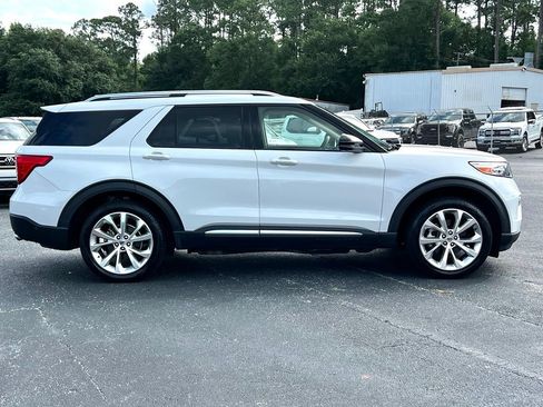 Used 2022 Ford Explorer Platinum w/ Equipment Group 601A AWD/4WD image 7