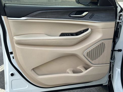 Used 2021 Jeep Grand Cherokee L Limited image 19