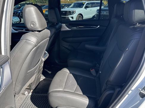 Used 2023 Cadillac XT6 Premium Luxury w/ Technology Package image 8