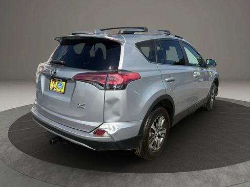 Used 2017 Toyota RAV4 XLE AWD/4WD image 7
