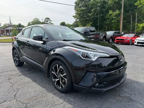 Used 2018 Toyota C-HR XLE FWD image 3