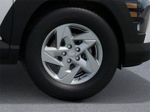 Certified 2025 Hyundai Kona SE image 11