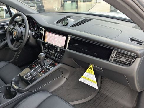 Certified 2026 Porsche Macan AWD/4WD image 26