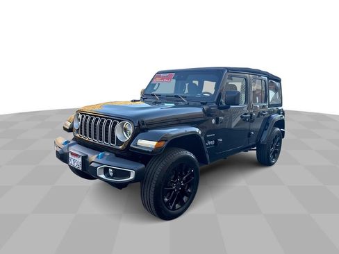 Used 2024 Jeep Wrangler Unlimited Sahara AWD/4WD image 4
