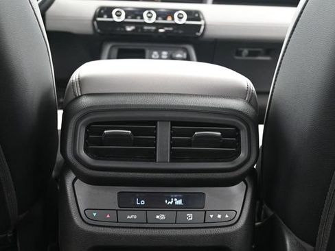Used 2025 Honda Pilot Touring image 25
