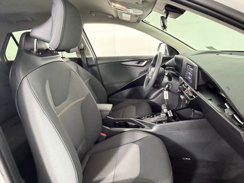 Used 2025 Kia Niro LX image 30