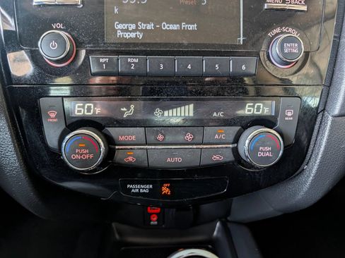 Used 2017 Nissan Rogue SV AWD/4WD image 36