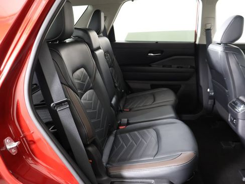 Used 2024 Nissan Pathfinder Platinum w/ Cargo Package AWD/4WD image 43