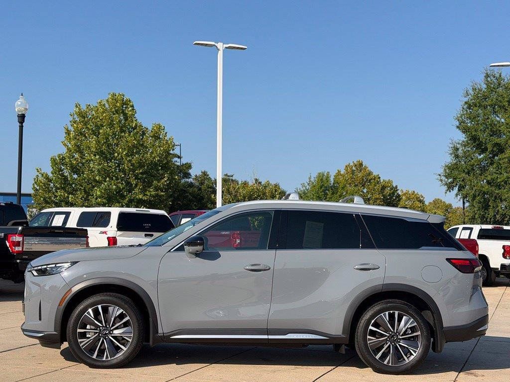 Used 2026 INFINITI QX60 Luxe w/ Cargo Package FWD image 8