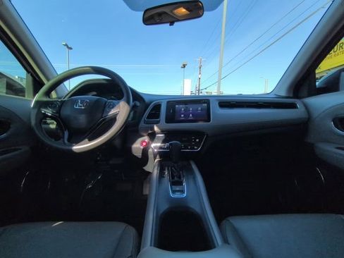 Used 2018 Honda HR-V EX image 2